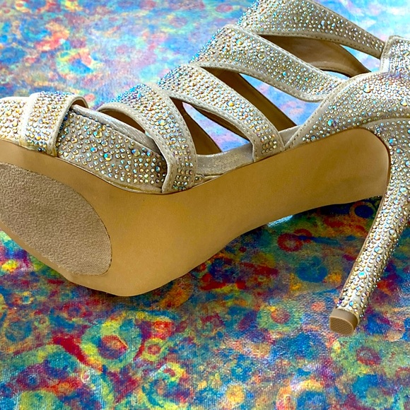 NIB 6” Iridescent Rhinestone Embellished Heels Steve Madden Size 9 M - Picture 7 of 10